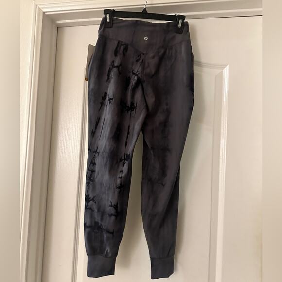 🍷NWT Fit USA great abstractly printed jogger pants size smal - Picture 2 of 6